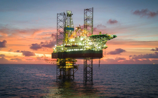 Tỷ giá USD/VND tăng cao sẽ tác động như nào đến các doanh nghiệp dầu khí, phân bón niêm yết?