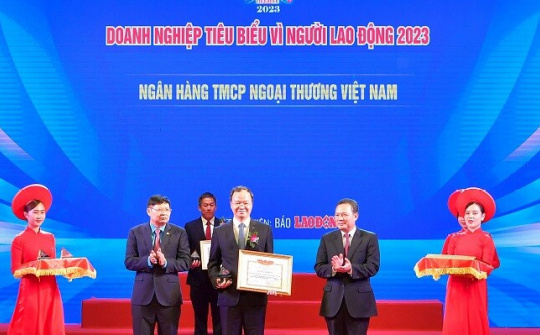 Vietcombank: Nhận Bằng khen “Doanh nghiệp tiêu biểu vì người lao động” lần thứ 4 liên tiếp
