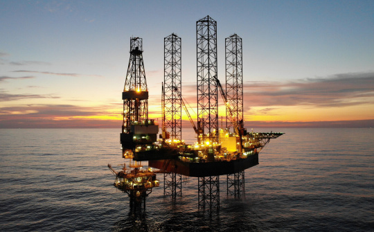 Giá xăng dầu hôm nay 1/11: Sản lượng dầu từ OPEC và Mỹ bất ngờ tăng cao