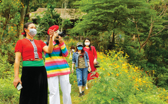 Nâng cao vai trò của phụ nữ trong phát triển du lịch cộng đồng tại Huế