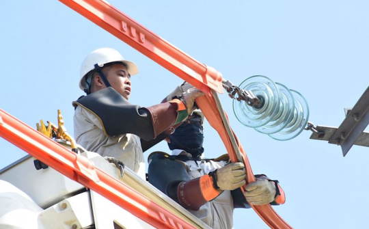 Sửa chữa Hotline “Đội đặc nhiệm” của ngành Điện Thủ đô