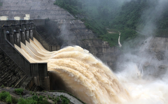 Mực nước hồ thủy điện ngày 15/11: Thủy điện tại Quảng Nam điều tiết giảm lũ hơn 207 triệu m3 cho hạ du