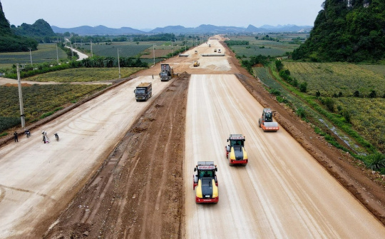 Xây dựng hạ tầng thương mại miền núi