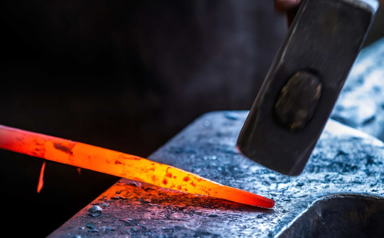 Để giữ nghề rèn của người Mông luôn đỏ lửa