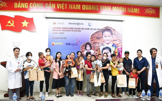 Bảo hiểm nhân thọ MB Ageas Life đồng hành cùng bệnh nhi phẫu thuật nụ cười miễn phí