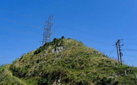 Về đích sớm thay cách điện đường dây 500 kV Sơn La - Hòa Bình