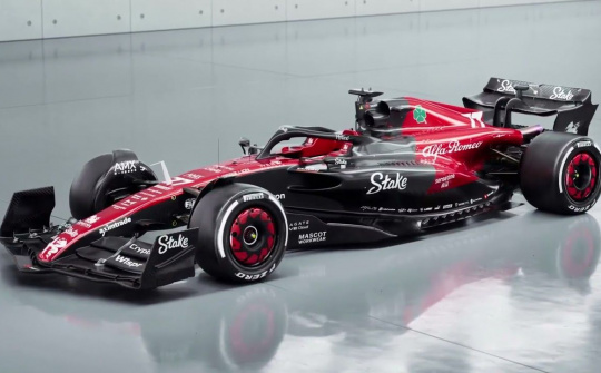 Alfa Romeo ra mắt mẫu xe F1 mới, sẵn sàng cho giải đua năm 2023