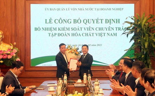 Trao Quyết định bổ nhiệm Kiểm soát viên Tập đoàn Hóa chất Việt Nam