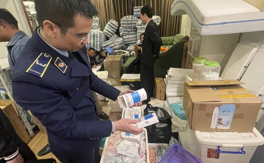 QLTT Hà Nội: Tạm giữ gần 03 tấn nguyên liệu thuốc và thực phẩm chức năng không rõ nguồn gốc