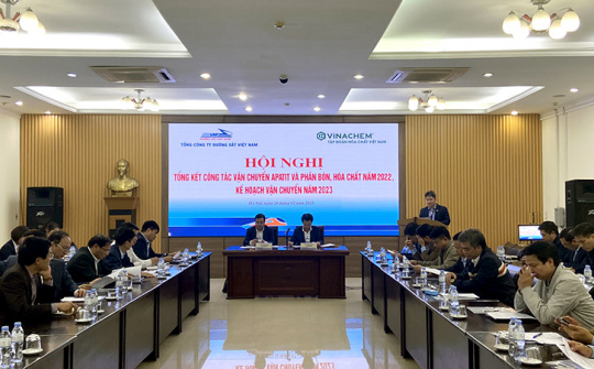 Nhiều giải pháp linh hoạt trong vận chuyển apatit, phân bón và hóa chất bằng đường sắt năm 2022