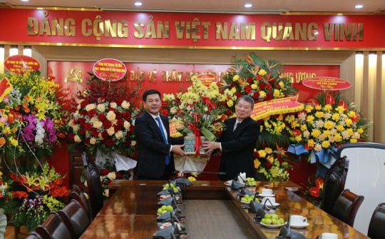 Bộ trưởng Công Thương thăm và chúc mừng Lãnh đạo Bộ Y tế nhân ngày thầy thuốc Việt Nam