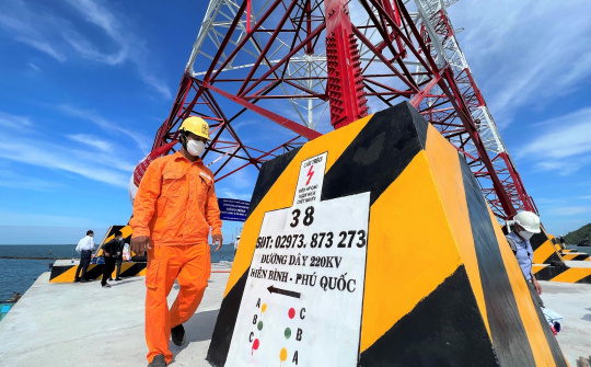 Nhìn lại công trình đường điện 220kV vượt biển lịch sử