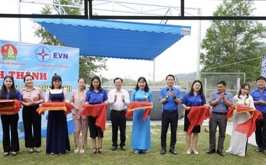 Thủy điện Sông Ba Hạ hỗ trợ bể bơi di động cho học sinh miền núi xã Suối Trai