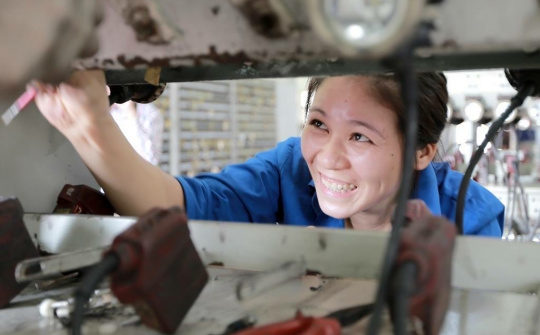 Những người mang ánh sáng vào lò sâu