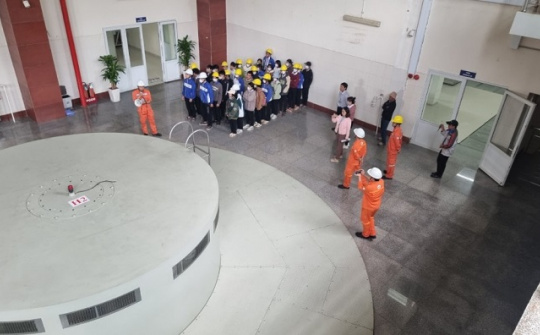 Nhà máy Thủy điện Buôn Tua Srah đón đoàn học sinh tham quan, hướng nghiệp