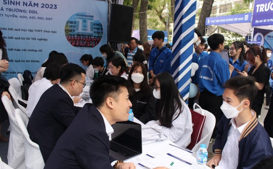 Trường Đại học Điện lực: Ấn tượng gian hàng tư vấn tuyển sinh năm 2023