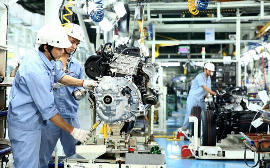 Thủ tướng yêu cầu báo cáo tình hình của 3 lĩnh vực đóng góp lớn cho tăng trưởng