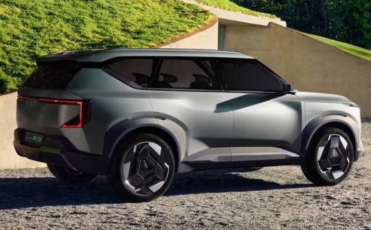 Ra mắt Kia EV5 Concept: Chiếc crossover chạy điện sẽ thay thế Sorento trong tương lai?