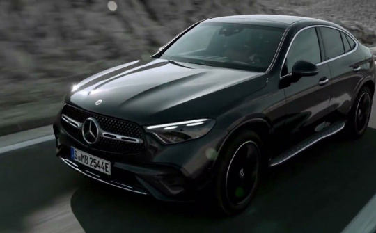 Mercedes-Benz GLC Coupe 2023: Nổi bật với hệ truyền động hybrid