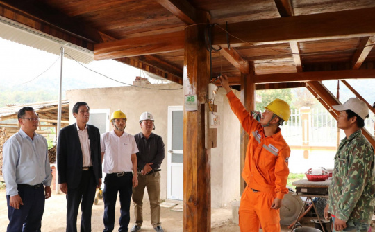 PC Lai Châu: Mang ánh sáng tới hơn 100 hộ dân vùng cao huyện Nậm Nhùn