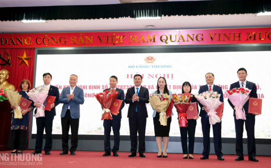 Công bố Quyết định bổ nhiệm Chủ tịch, thành viên Ủy ban Cạnh tranh Quốc gia