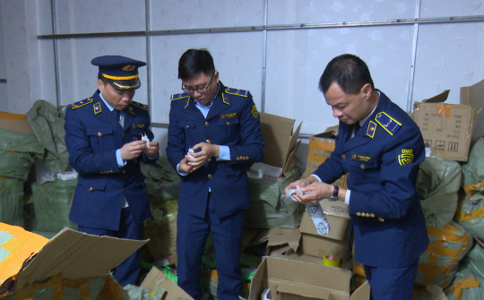 Lạng Sơn: Phát hiện kho chứa gần 100.000 sản phẩm điện tử có dấu hiệu giả mạo nhãn hiệu, nhập lậu