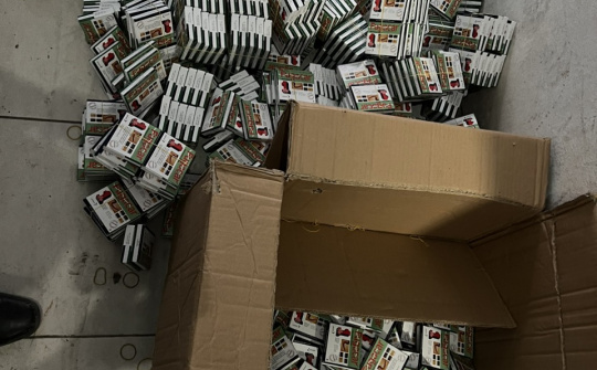 Bình Dương: Phát hiện hàng nghìn viên thuốc tẩy giun nghi giả mạo nhãn hiệu Fugacar cùng trên 70.000 bao cao su trôi nổi