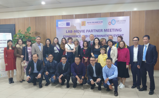 Lab - Movie: Khảo sát nhu cầu của doanh nghiệp tại các trường đại học của Việt Nam