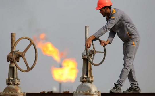 Giá dầu thô 3/4: Tăng vọt hơn 6% sau khi OPEC+ đột ngột giảm thêm sản lượng