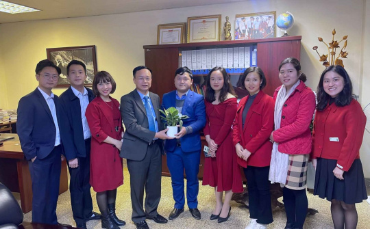 Đoàn Thanh niên Cục Công Thương địa phương: Tặng cây xanh thay lời chúc