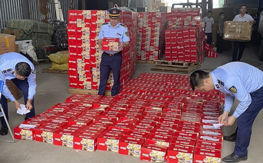 Quản lý thị trường Hà Nội: Tạm giữ hàng nghìn thùng bánh nội địa Trung Quốc nhập lậu
