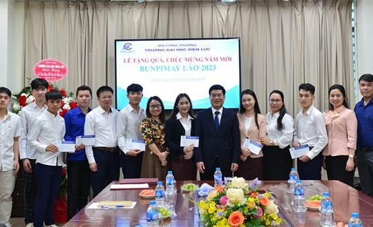 Tết cổ truyền Bunpimay ấm áp cho lưu học sinh Lào tại Trường Đại học Điện lực