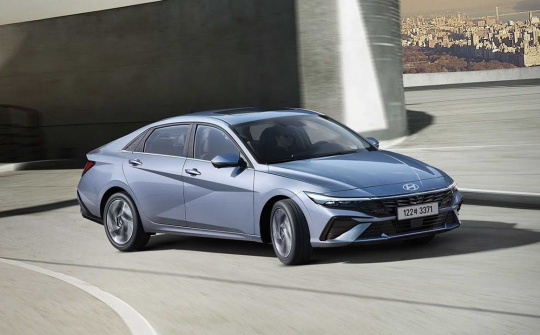 Hyundai Elantra 2024 ra mắt, giá quy đổi từ 354 triệu đồng