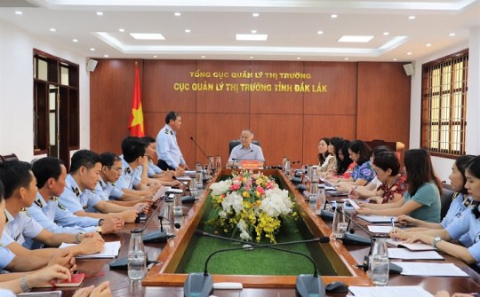 Đoàn công tác Vì sự tiến bộ của phụ nữ Bộ Công Thương làm việc với Cục QLTT tỉnh Đắk Lắk