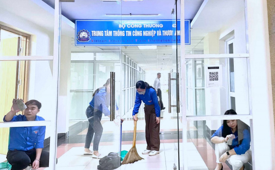 Trung tâm Thông tin Công nghiệp và Thương mại hưởng ứng phong trào “Công sở văn minh, xanh - sạch - đẹp”