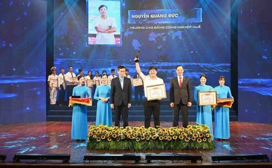 Nghị lực và thành tích “khủng” của tân Đảng viên sinh viên tại HueIC