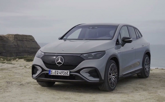 Mercedes EQE 500 4Matic 2024: Tăng tốc siêu nhanh