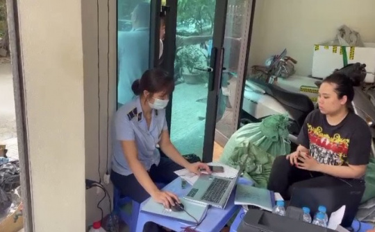 QLTT Hà Nội: Triệt phá điểm kinh doanh quần áo online nhập lậu, giả mạo nhãn hiệu