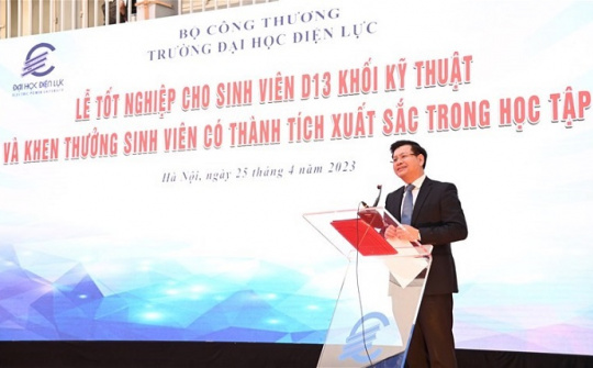 Trường Đại học Điện lực: Tưng bừng buổi Lễ tốt nghiệp trao bằng khóa D13 khối Kỹ thuật và khóa cũ