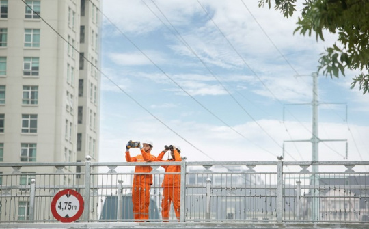 EVNHANOI cảnh báo nguy cơ vi phạm an toàn hành lang lưới điện