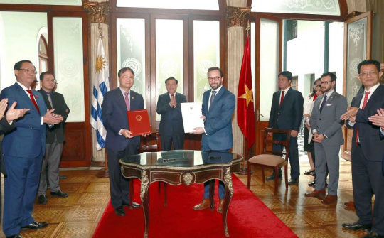 Việt Nam - Uruguay: Ký kết Biên bản Kỳ họp lần 3 về hợp tác kinh tế, thương mại và đầu tư