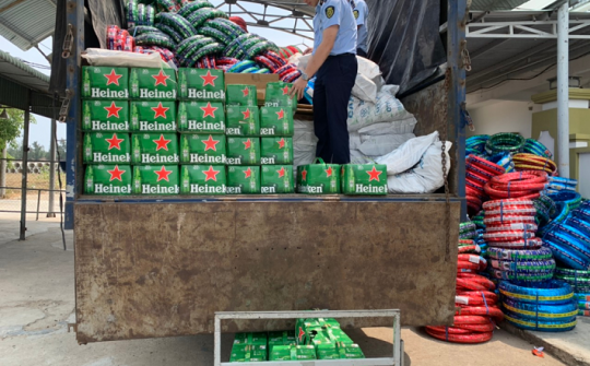 Tạm giữ gần 1.900 chai bia Heineken khi đang vận chuyển qua địa phận tỉnh Phú Yên