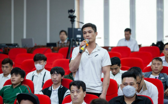 Than Thống Nhất: Đối thoại giữa Lãnh đạo Công ty với công nhân mới tuyển dụng và học sinh đang thực tập.