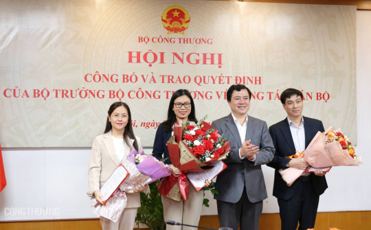 Lễ công bố và trao quyết định của Bộ trưởng Bộ Công Thương về công tác cán bộ