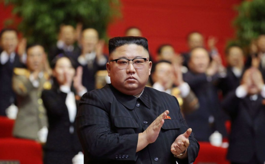 [Quốc tế nổi bật] Ông Kim Jong Un thị sát cơ sở lắp ráp vệ tinh do thám quân sự