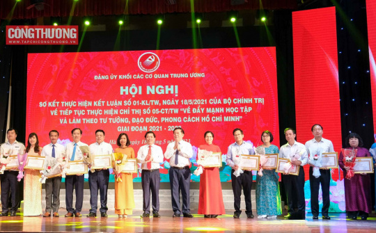 Hai Chi bộ thuộc Đảng bộ Bộ Công Thương được Đảng ủy Khối các cơ quan TW tặng bằng khen