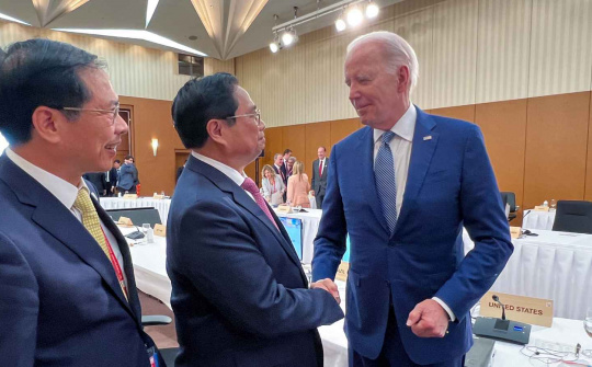 Thủ tướng Phạm Minh Chính gặp Tổng thống Hoa Kỳ Joe Biden tại Hội nghị G7 mở rộng