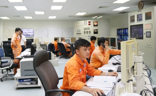 Công nhân vận hành Nhiệt điện Ô Môn I: Chuyên nghiệp và tận tâm