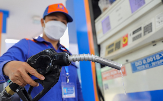 Tập đoàn Xăng dầu Việt Nam: Lợi nhuận quý 1 tăng 51%, nắm giữ hơn 16.000 tỷ đồng tiền mặt và tiền gửi ngân hàng