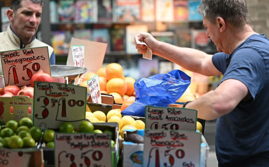 Tốc độ tăng vật giá tại các cửa hàng bán lẻ ở Anh chạm mức cao nhất 18 năm